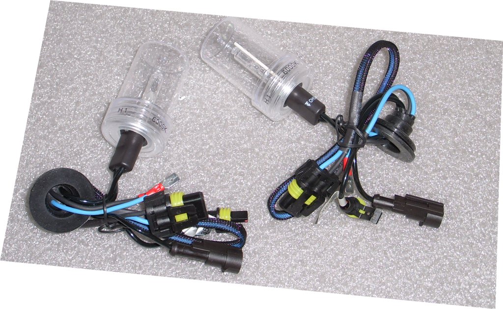 Xenon polttimot (2 kpl) H1 12v / 4300K / 35w muunnossarjalle Xenon polttimot (2 kpl) H1 12v / 4300K / 35w muunnossarjalle